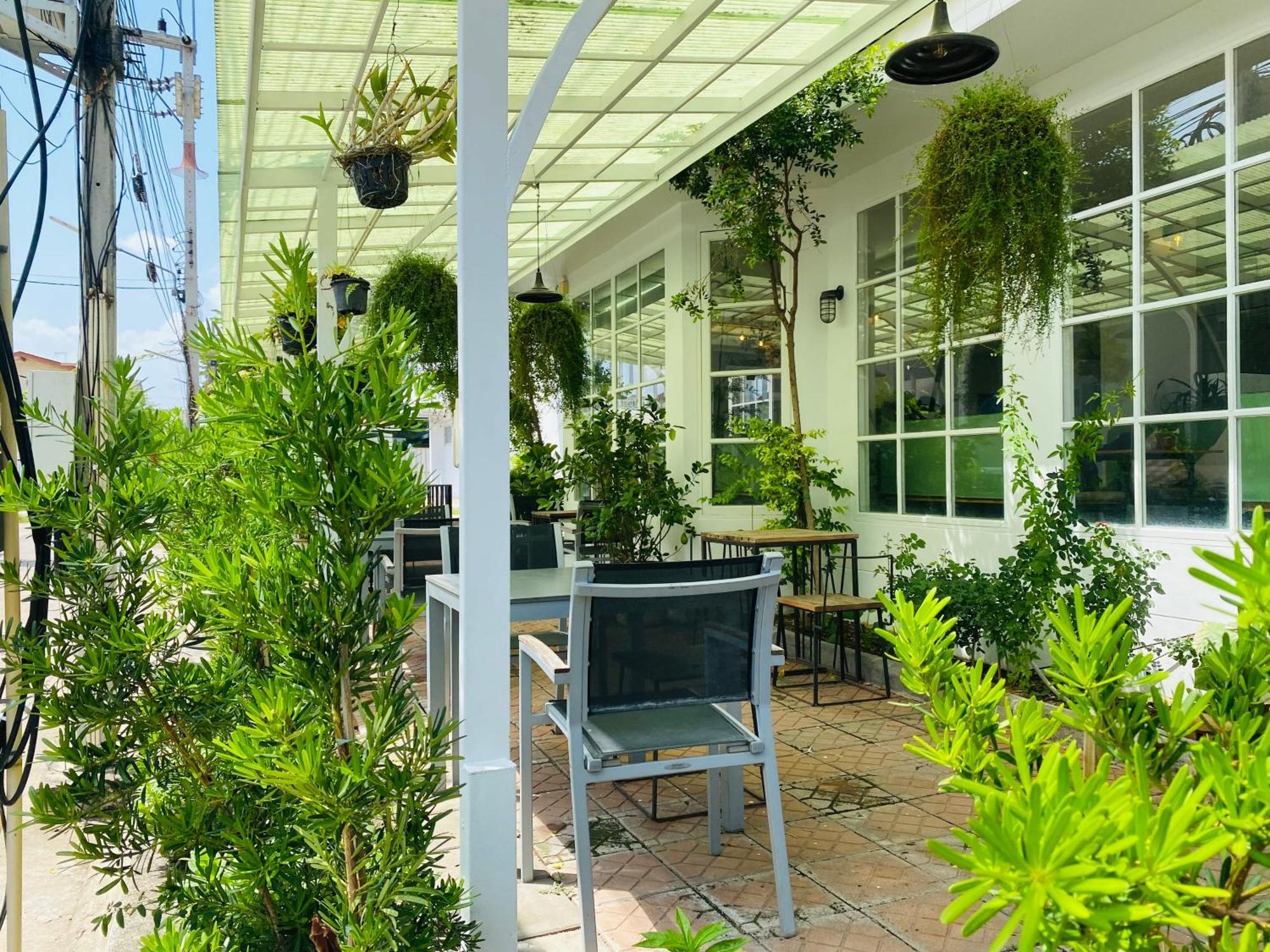 Forget Me Not Boutique Couette-café